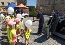 Czas plenerowych spotkań z udziałem policjantów