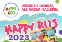 W Parku Miejskim w Nisku stanie Happy Bus