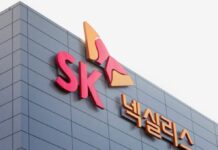 Dwie konferencje o koreańskiej fabryce