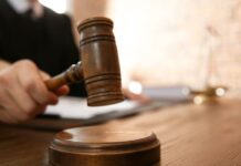 Ruszył proces 30-latka oskarżonego o zabójstwo matki, babci i dziadka