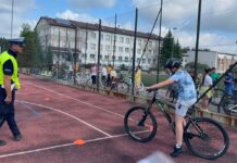 NIŻAŃSCY POLICJANCI PRZEPROWADZILI EGZAMIN NA KARTĘ ROWEROWĄ