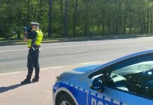 18-LATEK JECHAŁ BMW 120 KM/H. STRACIŁ PRAWO JAZDY.