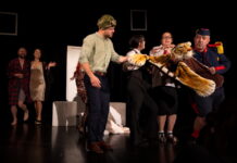 Na scenie z Mrożkiem i z… tygrysem