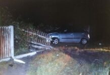 Pijany kierowca dachował seatem