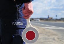 Przekroczył prędkość, był pod wpływem alkoholu i jechał bez uprawnień