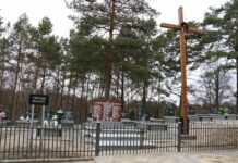 W Łążku Chwałowskim odebrano prace remontowe na cmentarzu wojennym