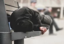 Niskie temperatury to śmiertelne zagrożenie dla osób bezdomnych. Nie bądźmy obojętni!