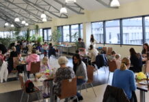 Warsztaty wielkanocnych ozdób w MBP