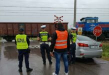 „Bezpieczny piątek” na przejazdach kolejowych ze stalowowolską policją