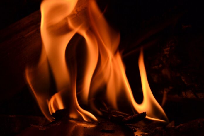 flames-102873_1920