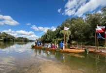 Uroczyste wodowanie łodzi flisackiej w Bielinach