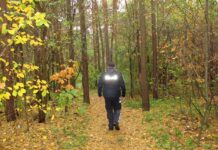 Mężczyzna stracił orientację w terenie, odnaleźli go policjanci