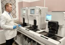 Nowoczesny sprzęt w szpitalnym Laboratorium