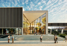 Podpisanie umowy na budowę aquaparku w Stalowej Woli.