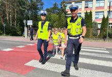 Bezpieczna droga do szkoły ze stalowowolskimi policjantami