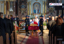 Ostatnie pożegnanie Wojciecha Garbacza. Strażak spoczął na cmentarzu w Kurzynie Średniej