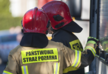 Pożar w hali na terenie strefy przemysłowej